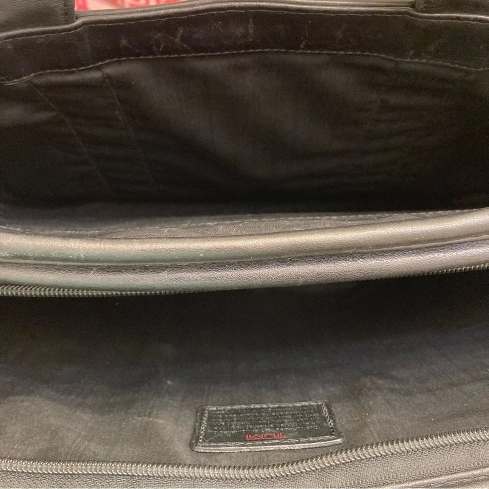 Tumi black leather mens briefcase bag